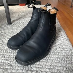 Black Blundstone Chelsea Boots